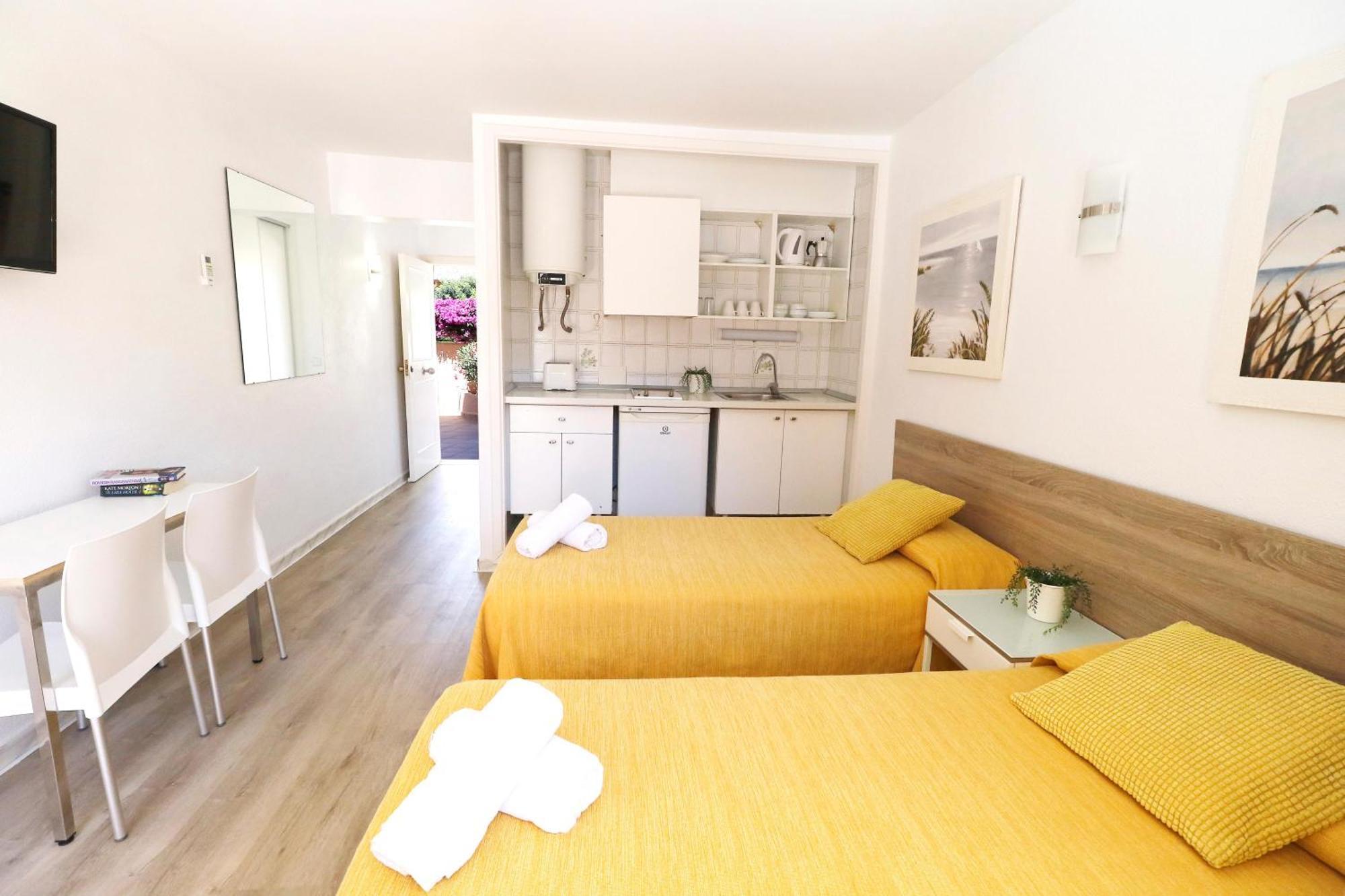 Naika Studios & Apartments Palmanova Eksteriør bilde